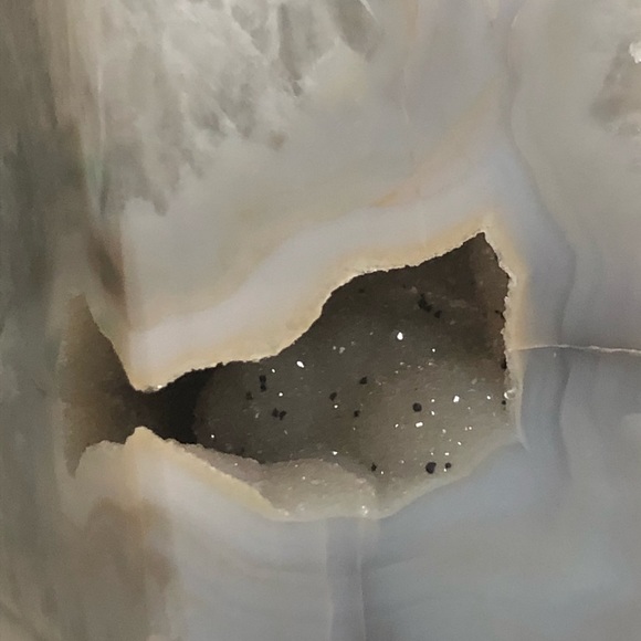 Large agate with Drusy pocket🤍🤍 - Picture 4 of 4